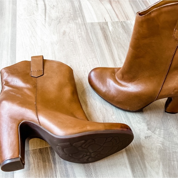 Western inspired booties - Picture 3 of 3